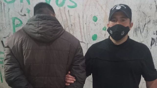 El hombre estaba en el súper con su hija comprando