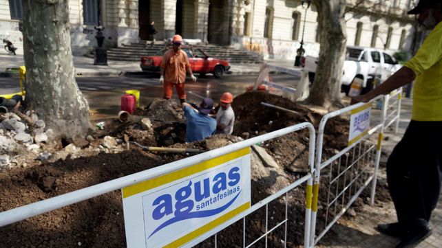 El directorio de Aguas Santafesinas pone la lupa sobre los gastos y se abre una pulseada con el sindicato. 