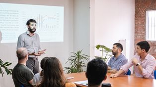 Cuvertino: La caída de la actividad genera incertidumbre sobre la sostenibilidad de la política económica