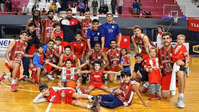 Unión se dio un gustazo ante Regatas Corrientes y dio otro paso rumbo a los playoffs