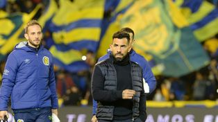 Central: Carlos Tevez utiliza muchos nombres y obtiene poco rédito