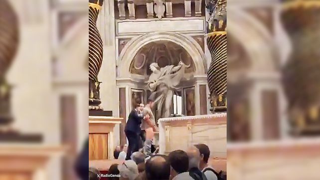 Un hombre orinó en el altar de la basílica de San Pedro