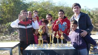 Jóvenes de Ingenia crean canchas de fútbol y vóley en un espacio recuperado de Santa Fe