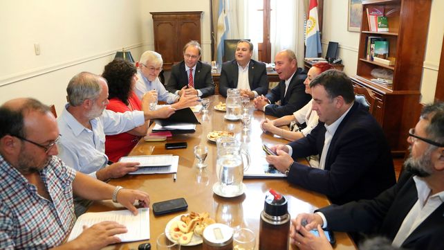 Primer encuentro. El gobierno provincial se reunió el martes con dirigentes estatales de ATE y Upcn.