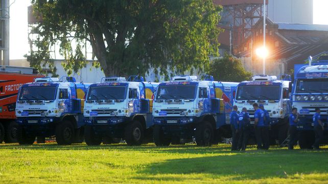 En el puerto de Santa Fe se pueden ver los vehículos que participarán del Dakar 2017.&nbsp;