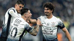 Corinthians, con una conquista del argentino Rodrigo Garro, estiró el invicto de la era Ramón Díaz en el Brasileirao.