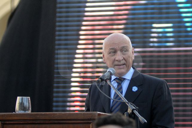 Frenar la violencia, el eje de los discursos en el acto del 25 de Mayo