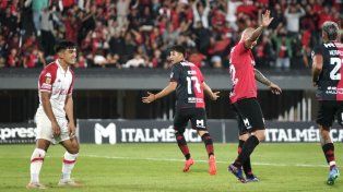 Valentino Acuña celebra el gol de Newells ante Huracán.&nbsp;