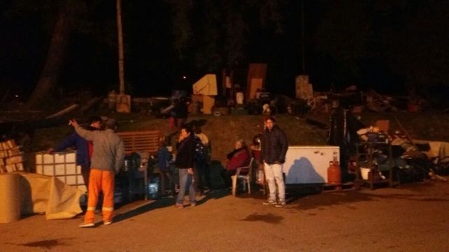 La familia Petrechelli pasará otra noche a la intemperie