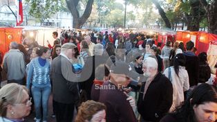 Artesanos de todo el país se reúnen en la Plaza Pueyrredón