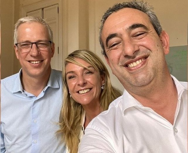 La selfie que revolvió el avispero político local.