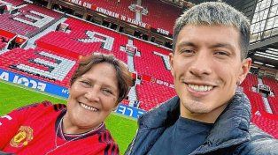 Lisandro Martínez saludó a su mamá en Old Trafford