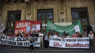 Los gremios docentes pidieron la semana pasada que el gobierno adelante el pago de aumentos acordados en paritarias,&nbsp;