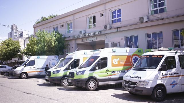 Dio marcha atrás con el auto y chocó a su beba
