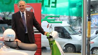Motochorros le robaron el auto al presidente de Zanella en Caseros