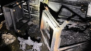 La policía del departamento San Lorenzo confirmó la muerte de un hijo de 2 años y sus padres tras un incendio registrado el lunes 4 de agosto de 2025 en Martín Fierro al 100, Capitán Bermúdez.