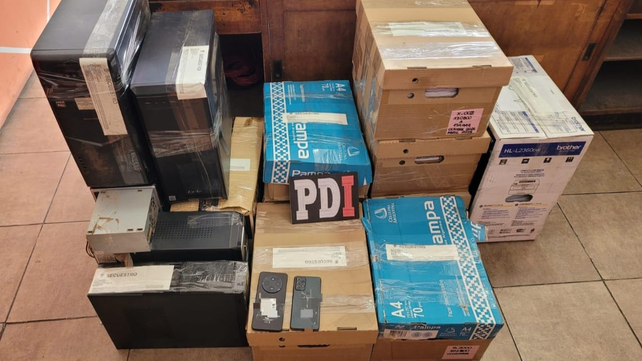 Parte de los elementos incautados por la PDI en los allanamientos por administración fraudulenta y desvío de fondos