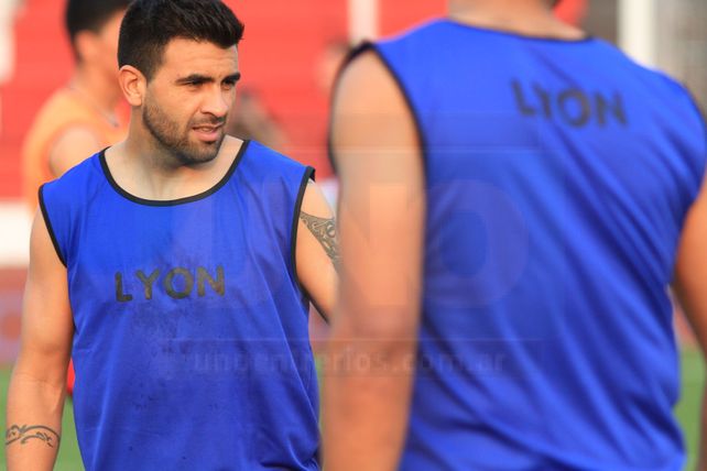 Chance. Guzmán puede volver al equipo inicial del Rojinegro en el duelo ante el Fortín.