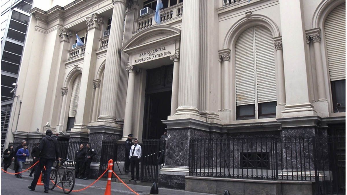 El Banco Central refinanció préstamos con bancos por 6.000 millones de dólares y extendió vencimientos
