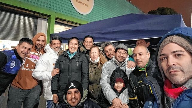 Los empleados del supermercado Vea están en alerta y acampan fuera del edificio