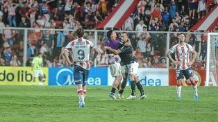 Marabel le dio dos golpes de nocaut a Unión en la Copa y la gente cantó que se vayan todos