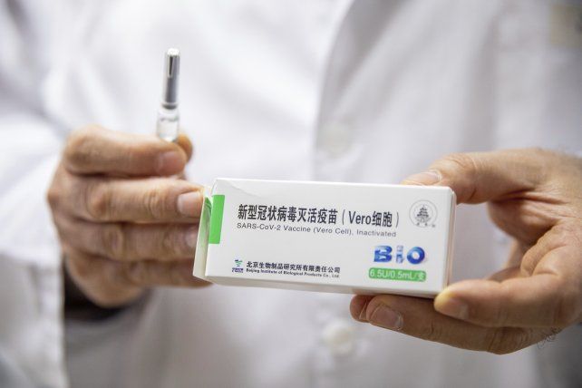 La Anmat recomendó el uso de la vacuna fabricada en China hasta los 60 años.