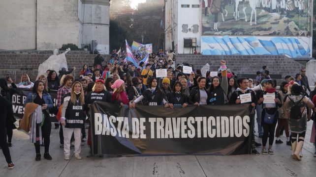 La marcha del Día del Orgullo comenzó en Plaza San Martín y terminó en el Monumento.