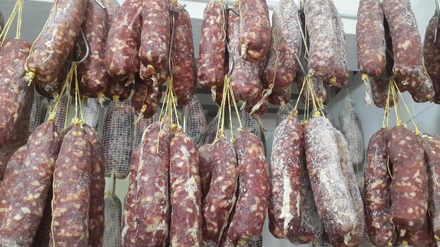 Recomiendan no consumir embutidos o chacinados caseros