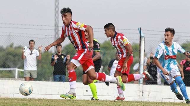 Atlético Paraná se sacó de encima a Belgrano y sigue adelante.
