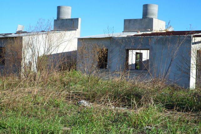 Solicitan informes sobre plan de viviendas abandonado en el norte de la ciudad