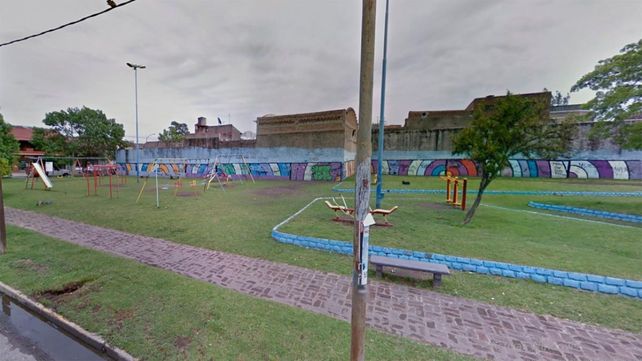 La plaza de Valentín Alsina donde apareció la valija con el cuerpo desmembrado.&nbsp;