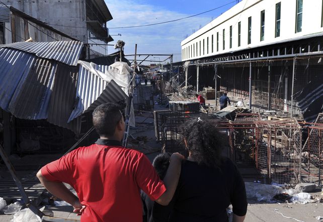 Las estructuras fueron arrolladas a las 3 de la madrugada por la policía