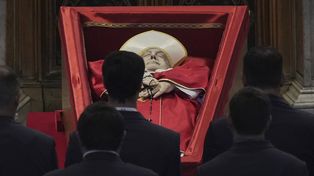 Cómo conservaron el cuerpo del Papa Francisco para los tres días de funeral