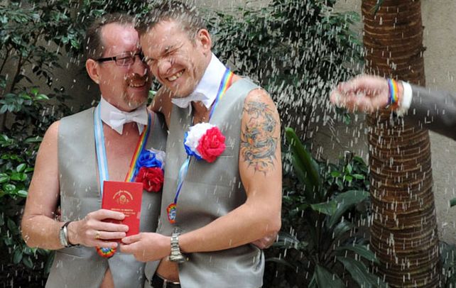Felices. Alexandr y Dimitry arribaron hace dos semanas. Dieron el sí y dijeron que Argentina mira al futuro.