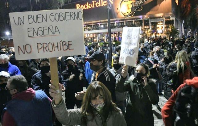 La bronca de los gastronómicos rosarinos: recurso de amparo en contra de restricciones