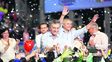todas las manos. Macri cuestionó al kirchnerismo en el acto de cierre.