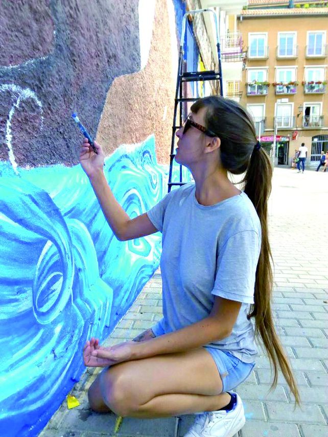 Médica de profesión, artista por vocación, viajera de corazón