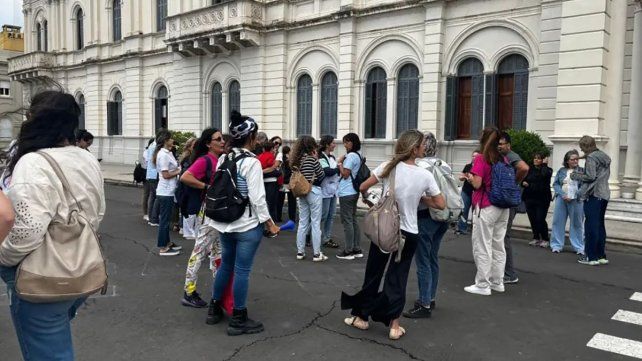 Profesionales de la salud en alerta: La modificatoria de la Ley que reglamenta la carga horaria agrava la inseguridad laboral