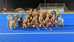 Banco Nación de Sauce Viejo se consagró campeón del Seven Nocturno de Mamis Hockey.