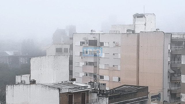Cielo invisible con niebla, en el arranque del domingo