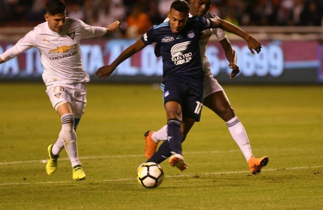 LDU de Quito empat&oacute; con Emelec y es puntero en Ecuador.&nbsp;