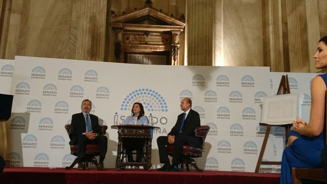 En una emotiva ceremonia, el Senado distinguió al diario La Capital por sus 150 años
