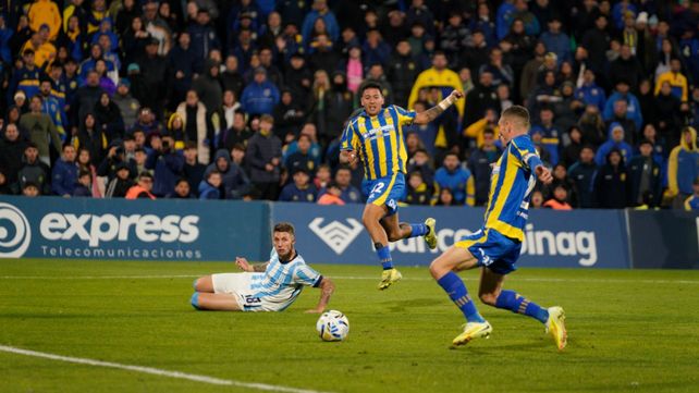 Marco Ruben tuvo el gol en sus pies tras la asistencia de Coronel
