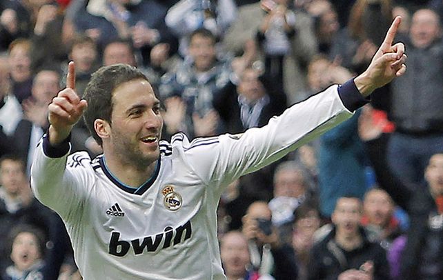 Pura felicidad. Pipita Higuaín festeja su golazo.  La vio venir en un centro