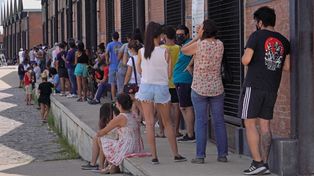 Desde hace unos días, en Rosario se ven largas colas para realizarse el hisopado.&nbsp;