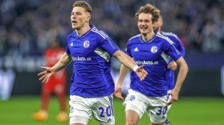 Schalke 04 ganó y salió del último lugar en la Bundesliga
