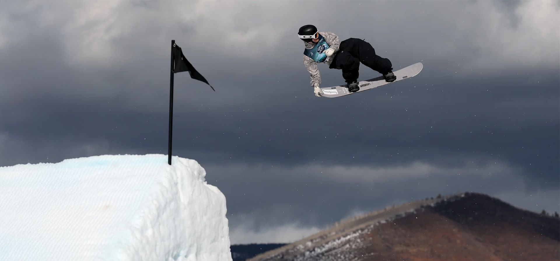 Eli Bouchard, de Canadá, compite en la clasificación masculina de snowboard big air durante el Gran Premio Toyota de Estados Unidos en la estación de esquí de Buttermilk en Colorado, Aspen, Estados Unidos. Fotografía: Maddie Meyer/Getty Images Eli Bouchard, de Canadá, compite en la clasificación masculina de snowboard big air durante el Gran Premio Toyota de Estados Unidos en la estación de esquí de Buttermilk en Colorado, Aspen, Estados Unidos. Fotografía: Maddie Meyer/Getty Images