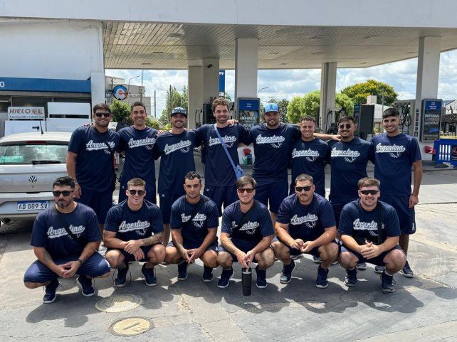 El equipo de sóftbol partió desde una estación en el sur de Paraná.