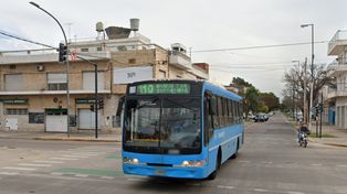 El chofer del colectivo apretó el botón de pánico en Biedma y avenida Francia.
