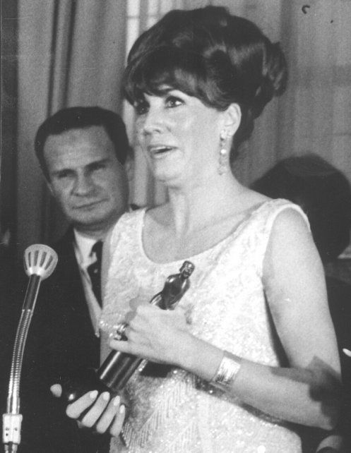 En 1966, Nelly Raymond y su envío 